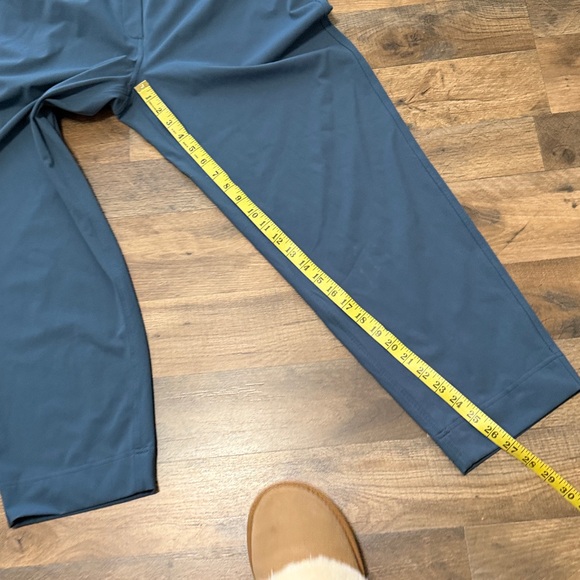 Lululemon Tapered-Leg Mid-Rise Pant 7/8 Length Luxtreme
Womens Large LW5GITS - Picture 2 of 5